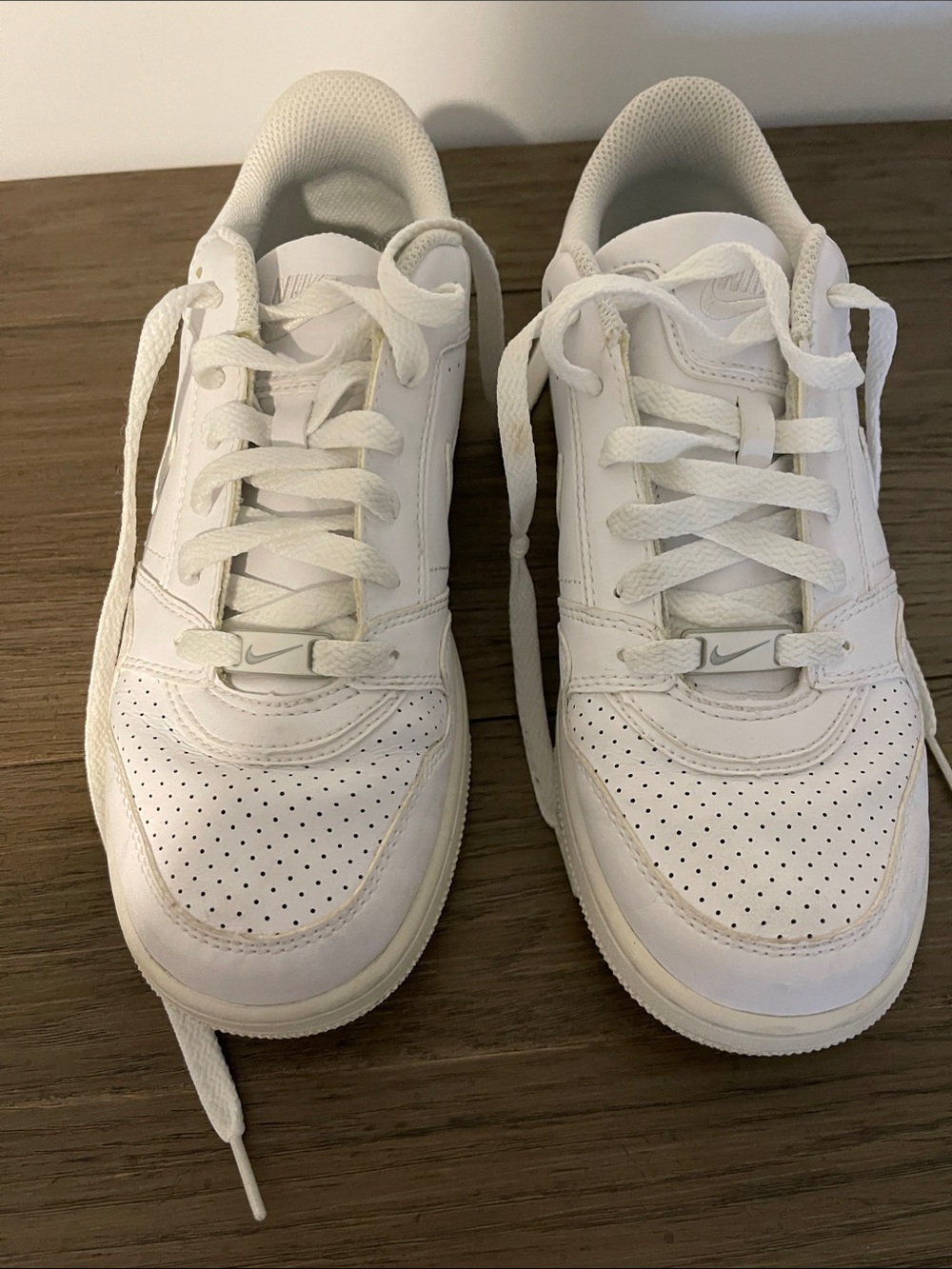 Nike Youth Size 6Y White Low-Top Leather Sneakers
